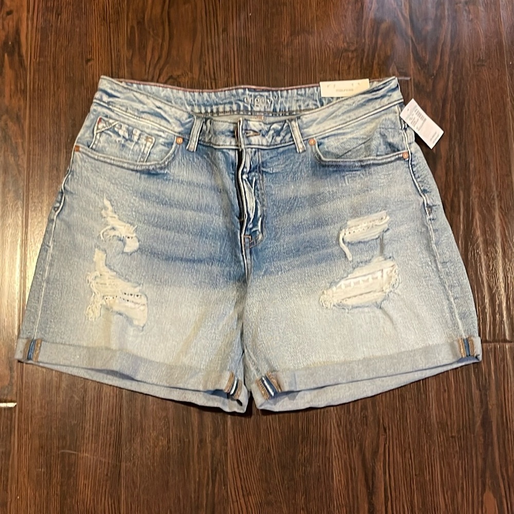 Edgely Shorts